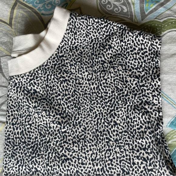 Summer sleeveless animal print shirt. Extra small. - Picture 2 of 6